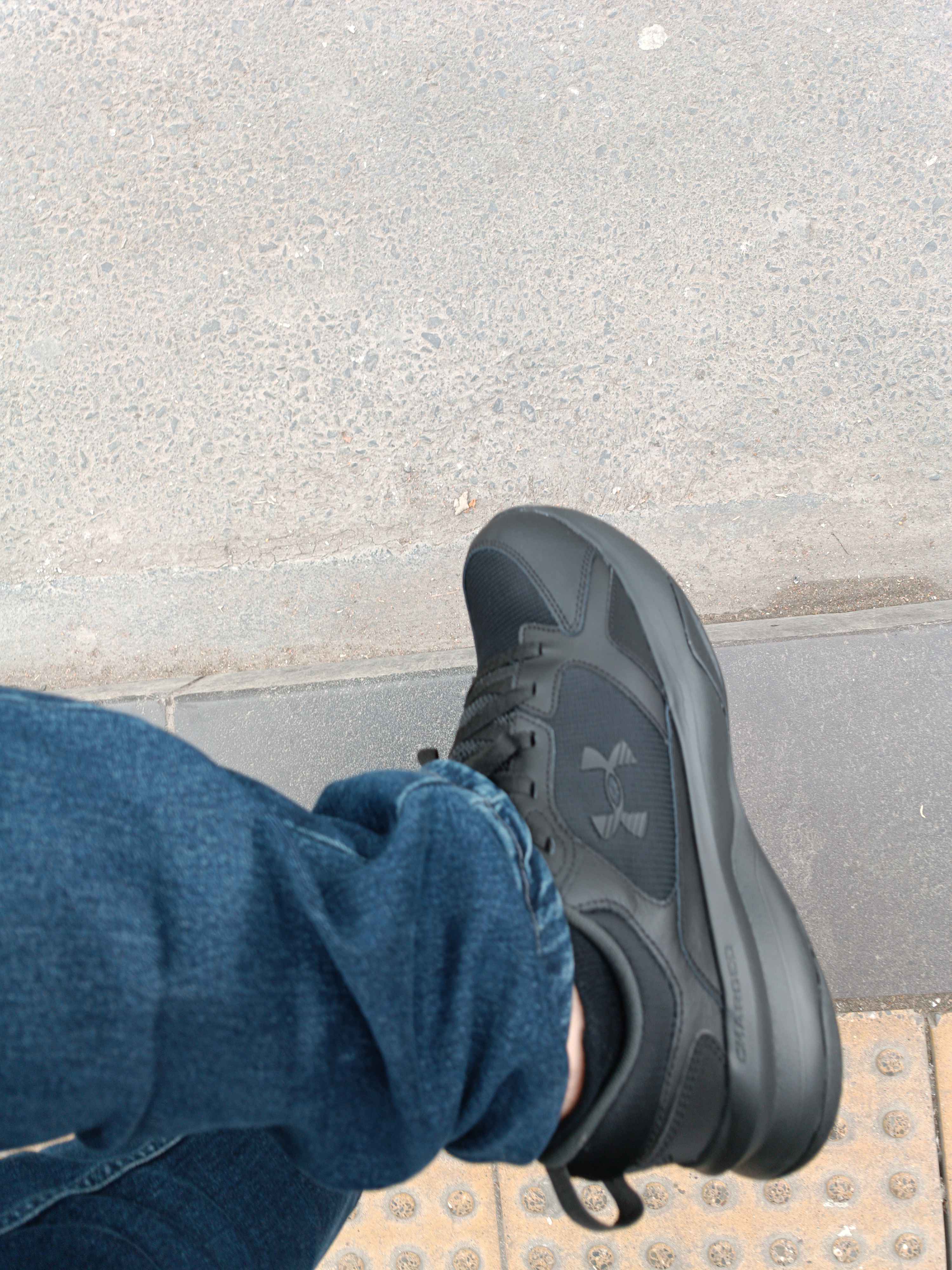 کفش پیاده روی مردانه آندر آرمور اورجینال 3026727 photo review