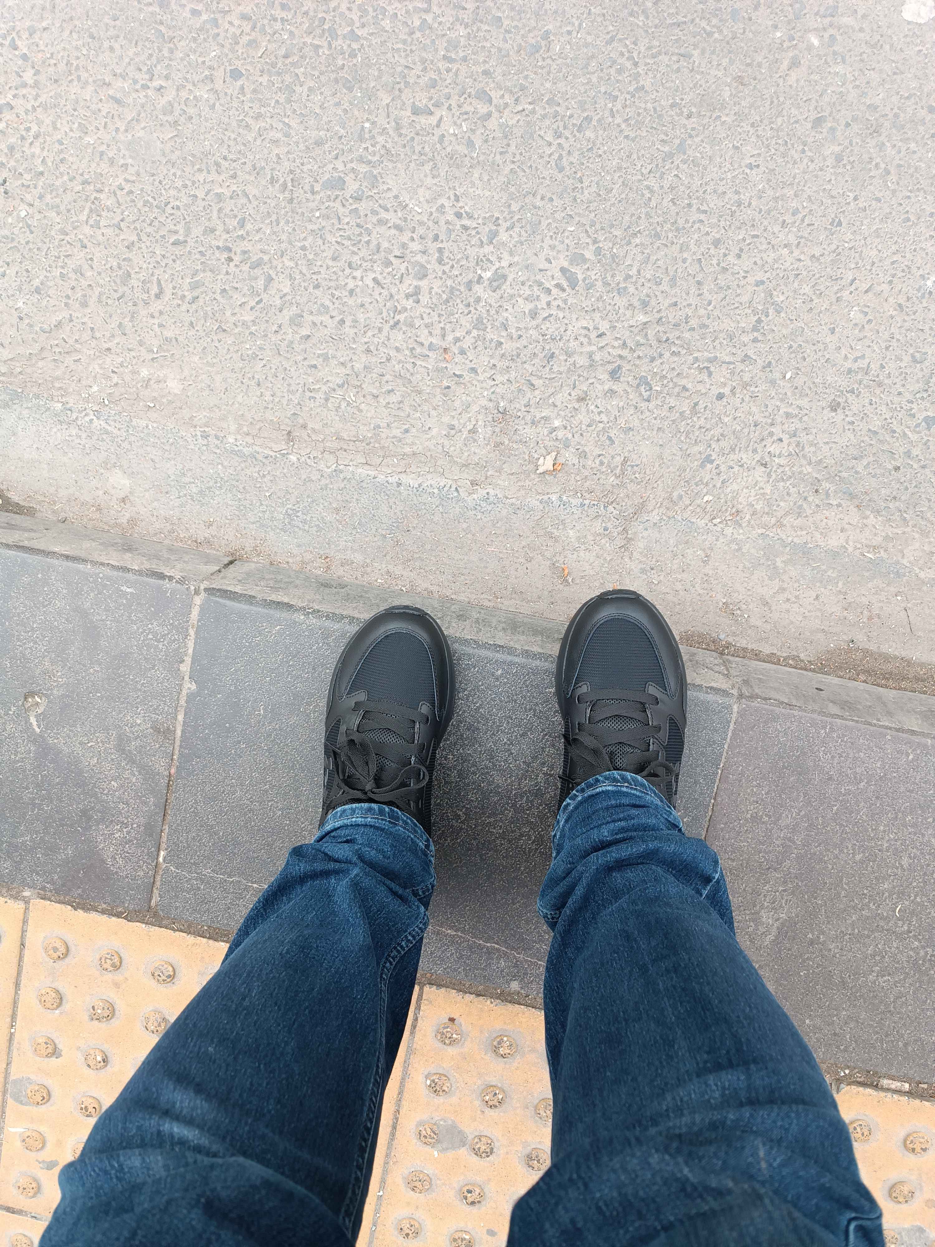 کفش پیاده روی مردانه آندر آرمور اورجینال 3026727 photo review